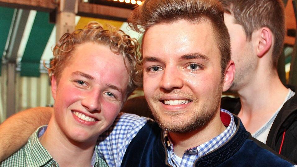 Die Fr&uuml;hjahrsdult 2017 in Landshut neigt sich dem Ende entgegen. Grund genug, noch einmal richtig in den Bierzelten zu feiern - abgerundet vom traditionellen Feuerwerk.