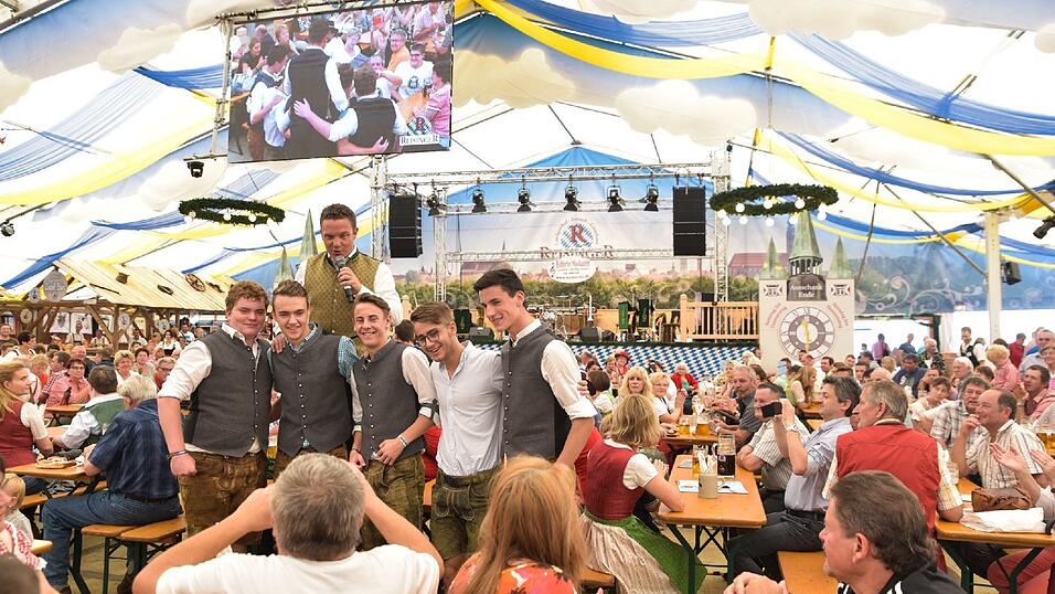 Wenn Stefan Mross singt, spielt das Publikum verr&uuml;ckt.