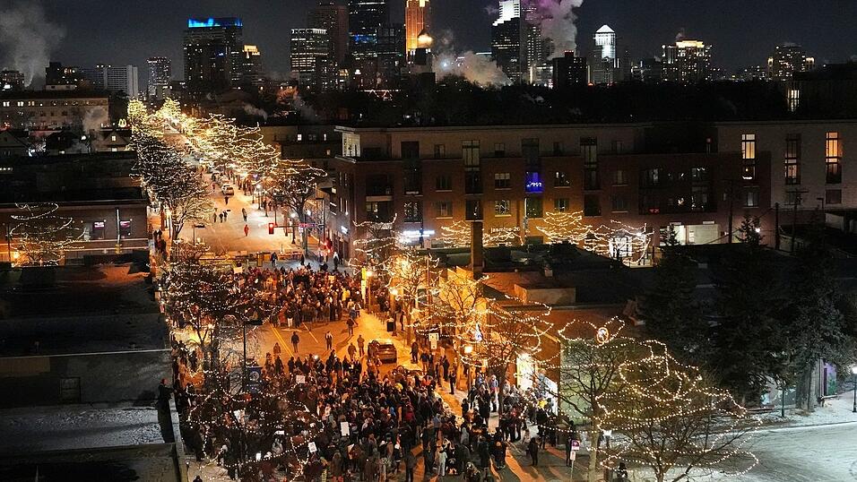 Seit Wochen wird gegen Trumps Abschiebepolitik demonstriert.