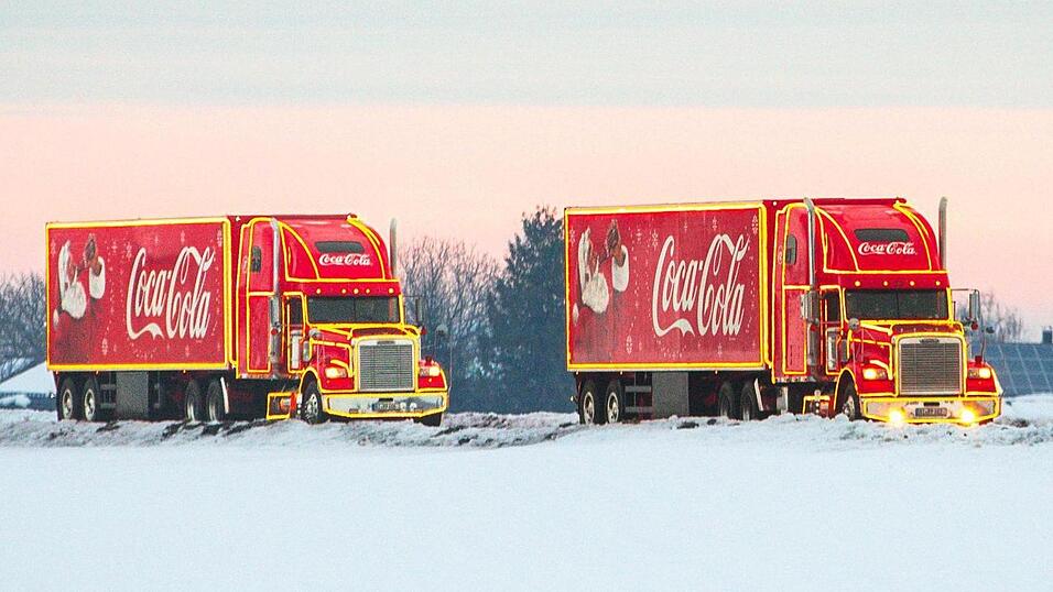 Die Coca-Cola-Weihnachtstrucks steuern heuer acht deutsche Städte an. Straubing hat sich für das Spektakel beworben. Die Coca-Cola-Weihnachtstrucks steuern heuer acht deutsche Städte an. Straubing hat sich für das Spektakel beworben.