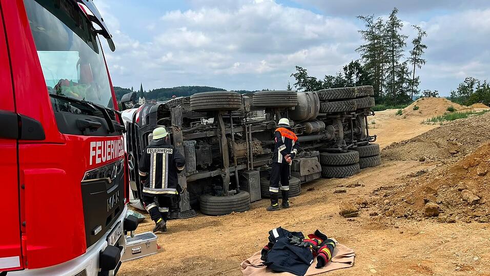 Gegen 11.30 wurde die Feuerwehrleute alarmiert. Gegen 11.30 wurde die Feuerwehrleute alarmiert.