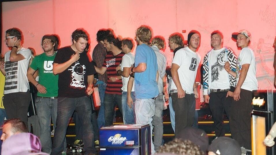 Rund 4000 Boarderfreunde feierten bei der Weltpremiere des neuesten Films von Isenseven, 'Let's go get lost' in M&uuml;nchen.