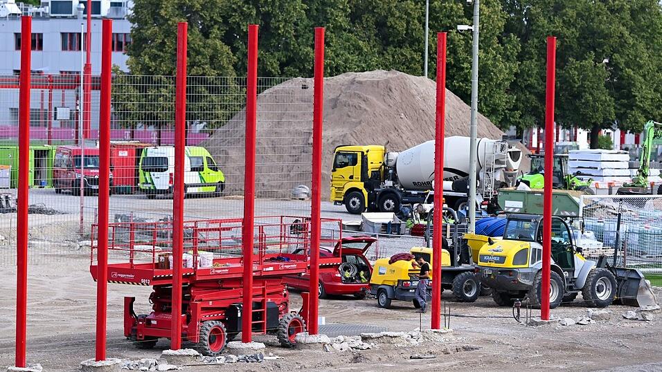Es wird viel gebaut an der Säbener Straße. Es wird viel gebaut an der Säbener Straße.