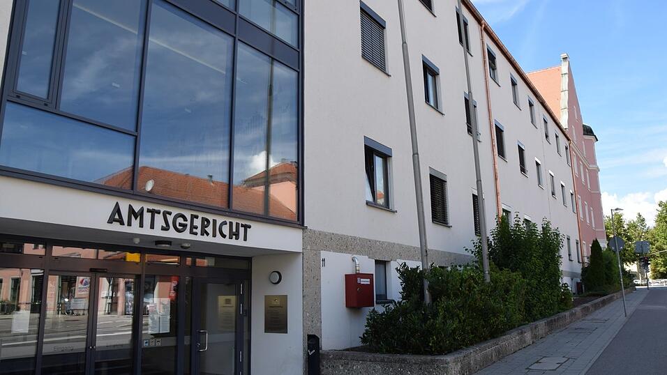 Peter T. hat das Urteil noch im Gerichtssaal angenommen und auf Rechtsmittel verzichtet. Peter T. hat das Urteil noch im Gerichtssaal angenommen und auf Rechtsmittel verzichtet.