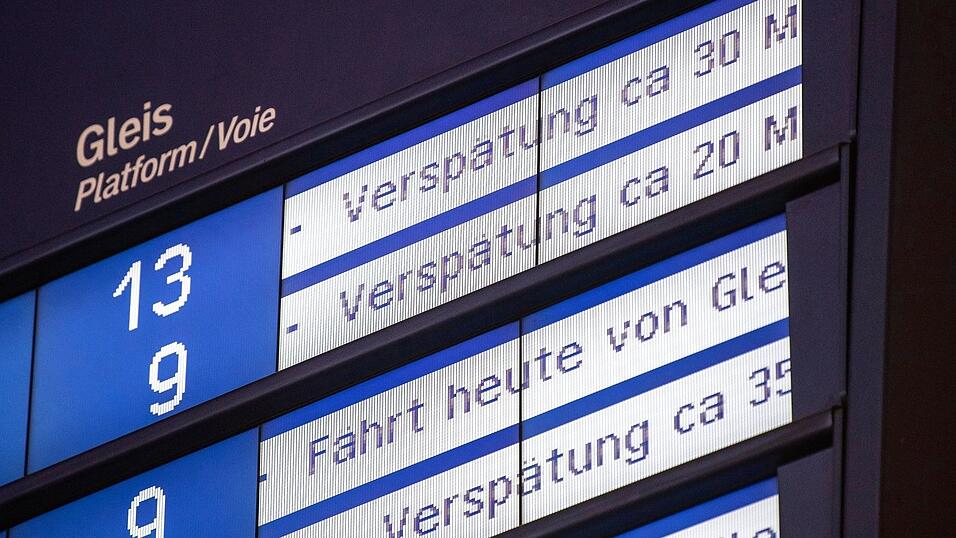 Die Hitze macht der Bahn zu schaffen. An einer Strecke kommt es nun zu Ausfällen. (Symbolfoto) Die Hitze macht der Bahn zu schaffen. An einer Strecke kommt es nun zu Ausfällen. (Symbolfoto)