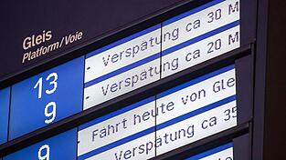 Die Hitze macht der Bahn zu schaffen. An einer Strecke kommt es nun zu Ausfällen. (Symbolfoto) Die Hitze macht der Bahn zu schaffen. An einer Strecke kommt es nun zu Ausfällen. (Symbolfoto)