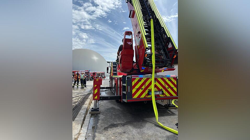Rund 150 Feuerwehrkräfte waren vor Ort.