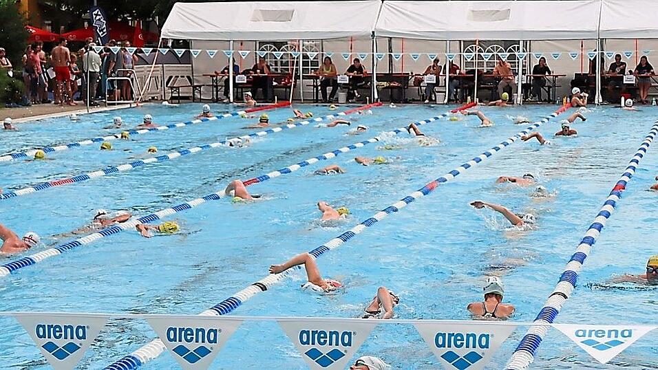 Zum 24-Stunden-Schwimmen wird das Freibad in Mainburg wieder zum Ziel vieler begeisterter Schwimmer aus Nah und Fern. Zum 24-Stunden-Schwimmen wird das Freibad in Mainburg wieder zum Ziel vieler begeisterter Schwimmer aus Nah und Fern.