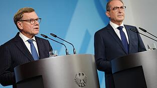 Außenminister Johann Wadephul (CDU) und Bundesinnenminister Alexander Dobrindt (CSU) sind sich sicher: Hinter dem gescheiterten Anschlag steckt Russland. Außenminister Johann Wadephul (CDU) und Bundesinnenminister Alexander Dobrindt (CSU) sind sich sicher: Hinter dem gescheiterten Anschlag steckt Russland.