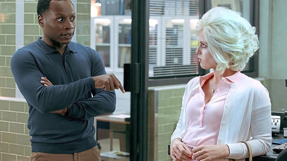 Liv unterstützt Detective Clive Babineaux bei seinen Ermittlungen. Liv unterstützt Detective Clive Babineaux bei seinen Ermittlungen.