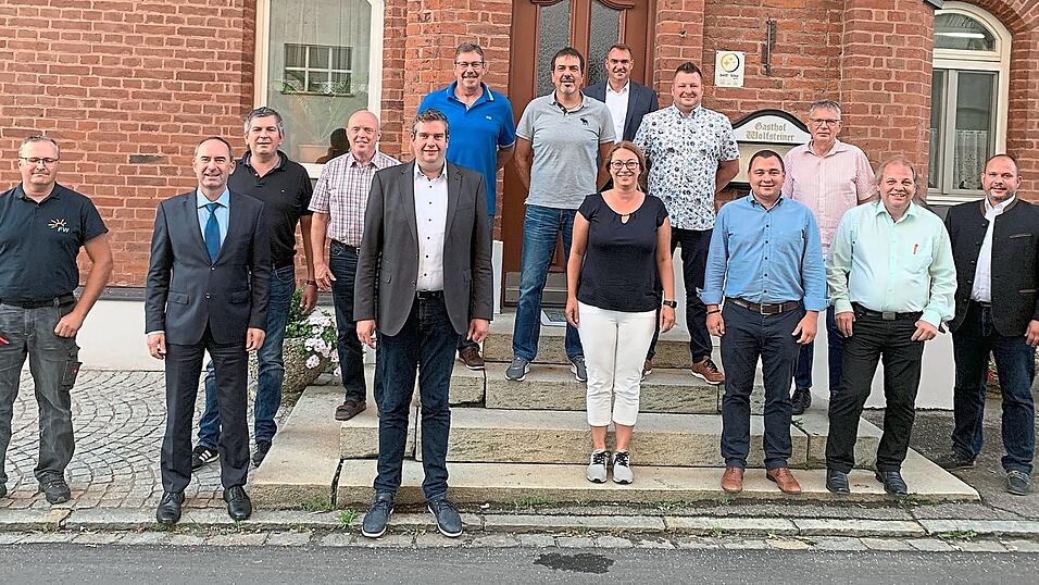 Die Vorstandschaft der Freien W&auml;hler Rottenburg mit Wirtschaftsminister und stellvertretendem Ministerpr&auml;sidenten Hubert Aiwanger (2.v.l.).