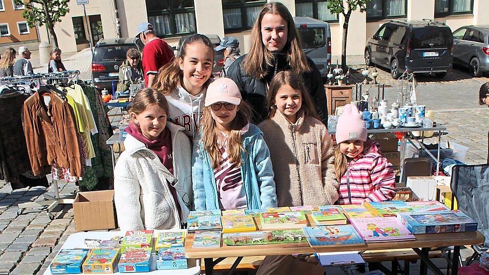 B&uuml;cher, Puppen, Schuhe: Was nicht mehr passt oder gebraucht wird, findet am Flohmarkt schnell ein neues Zuhause.