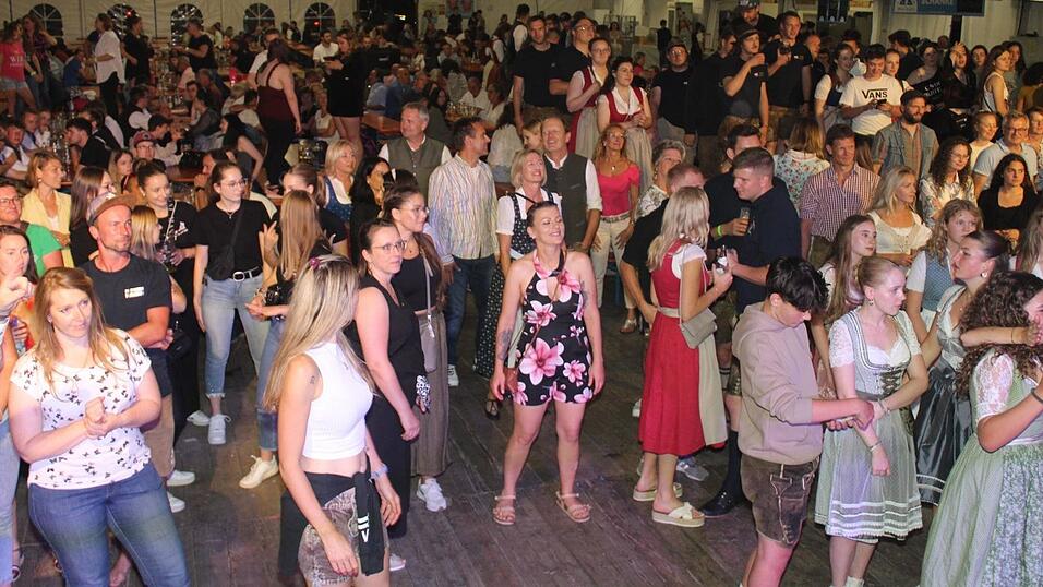 Zur Musik von Headless wurde ausgelassen gefeiert.