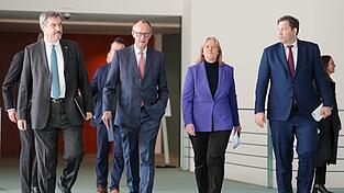 Nach dem Koalitionsausschuss kommen der bayerische Ministerpräsident und CSU-Chef Markus Söder, Bundeskanzler und CDU-Vorsitzender Friedrich Merz sowie die SPD-Chefs, Bundesarbeitsministerin Bärbel Bas und Finanzminister Lars Klingbeil, zur Bekanntgabe von Ergebnissen im Bundeskanzleramt zu einer Pressekonferenz.