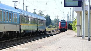 Vom Neufahrner Bahnhof aus kommt man bis 15. August nur mit dem Bus Richtung Landshut und Eggm&uuml;hl weiter.