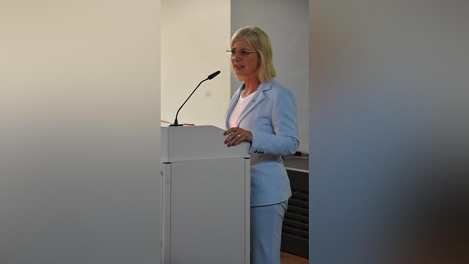 Sozialministerin Ulrike Scharf würdigte die Verdienste der Landesverkehrswacht um die Straßen-Sicherheit. Sozialministerin Ulrike Scharf würdigte die Verdienste der Landesverkehrswacht um die Straßen-Sicherheit.