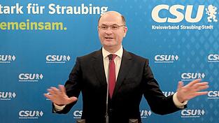 Albert F&uuml;racker &uuml;berzeugte mit einer strukturierten Rede, die viel Witz enthielt und nat&uuml;rlich Wahlkampfunterst&uuml;tzung f&uuml;r die Straubinger CSU.