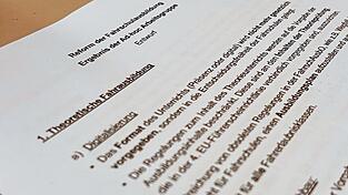 Ein kleines Papier sorgt f&uuml;r gro&szlig;en &Auml;rger in der Fahrschul-Branche. Das Verkehrsministerium will eine F&uuml;hrerscheinreform - und hat dazu diesen Entwurf herausgegeben.
