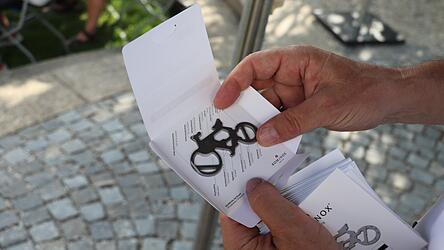 Die Stadtbesten bekamen ein kleines Werkzeug geschenkt und eine Urkunde &uuml;berreicht.