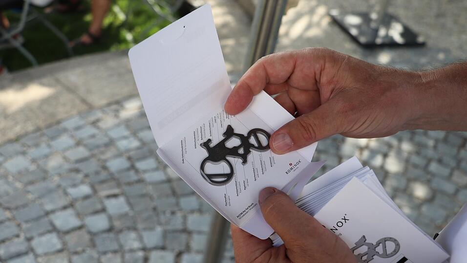 Die Stadtbesten bekamen ein kleines Werkzeug geschenkt und eine Urkunde überreicht. Die Stadtbesten bekamen ein kleines Werkzeug geschenkt und eine Urkunde überreicht.
