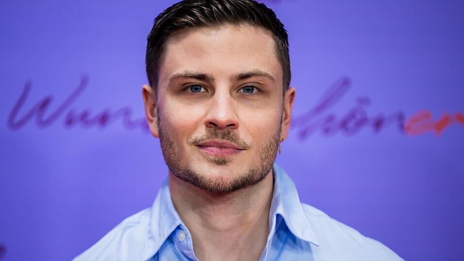 Schauspieler Jannik Schümann liest nicht nur gerne Drehbücher. (Archivbild)