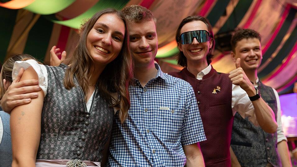 Die Partybilder vom Samstag, 8. August, aus dem Festzelt Weckmann. Die Partybilder vom Samstag, 8. August, aus dem Festzelt Weckmann.