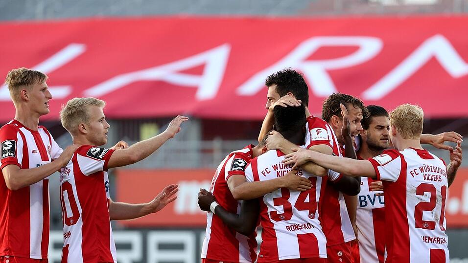 Weiterhin mitten im Aufstiegskampf befinden sich die Würzburger Kickers. Weiterhin mitten im Aufstiegskampf befinden sich die Würzburger Kickers.
