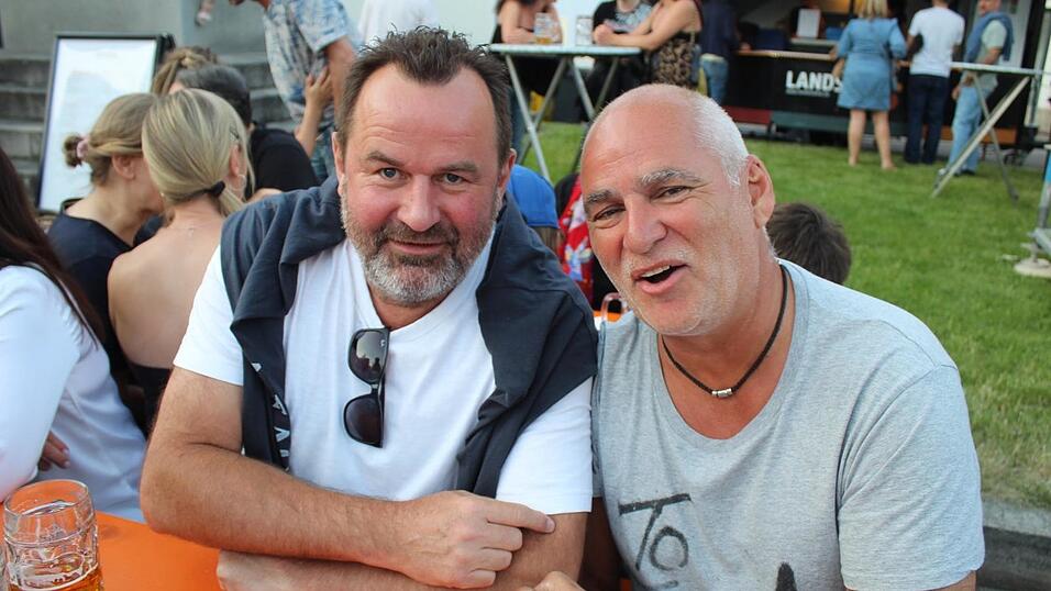 Viele Landshuter genossen ihren Freitagabend auf dem Bismarckplatzfest.