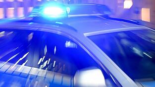 Die Polizei ermittelt, nachdem ein Rucksack mit teurem Inhalt aus einem Schnellrestaurant den der Ittlinger Straße gestohlen wurde. Die Polizei ermittelt, nachdem ein Rucksack mit teurem Inhalt aus einem Schnellrestaurant den der Ittlinger Straße gestohlen wurde.
