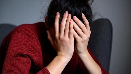 Zwei Drittel (66 Prozent) der Menschen in Deutschland fühlen sich häufig oder manchmal gestresst, wie aus einer repräsentativen Befragung der Techniker Krankenkasse hervorgeht.