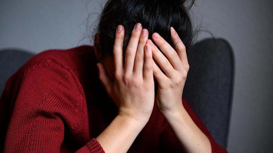 Zwei Drittel (66 Prozent) der Menschen in Deutschland fühlen sich häufig oder manchmal gestresst, wie aus einer repräsentativen Befragung der Techniker Krankenkasse hervorgeht. Zwei Drittel (66 Prozent) der Menschen in Deutschland fühlen sich häufig oder manchmal gestresst, wie aus einer repräsentativen Befragung der Techniker Krankenkasse hervorgeht.