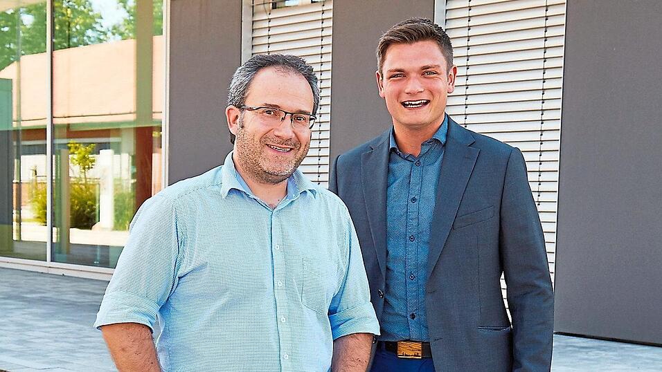 Ein gutes Team: Philipp Wagner &uuml;bergibt das Foto-Gesch&auml;ft zum 1. Oktober an Max Wild. Neben der Profi-Fotografie werden k&uuml;nftig auch Video-Produktionen eine gro&szlig;e Rolle spielen.