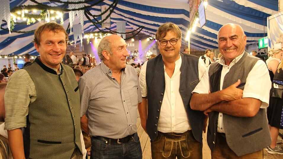 Laurentius Seidl (3.v.l.), hier mit (v.l.) CSU-Ortsvositzendem Martin Giftthaler, Stadtrat Michael Haindl und dem ehemaligen Stadtrat Siegfried Ziegler, will diesmal den Rathaus-Chefsessel erobern.
