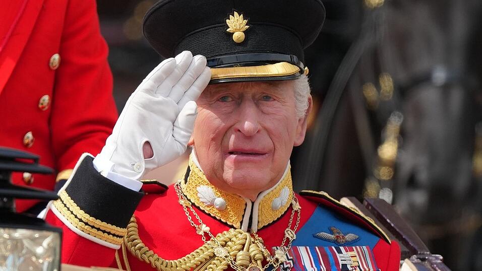 Die Geburtstagsparade findet jedes Jahr zu Ehren des britischen Monarchen statt. Die Geburtstagsparade findet jedes Jahr zu Ehren des britischen Monarchen statt.
