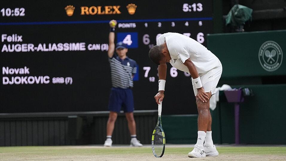 Auch der 25 Jahre alte Felix Auger-Aliassime war am Ende seiner Kräfte. Auch der 25 Jahre alte Felix Auger-Aliassime war am Ende seiner Kräfte.