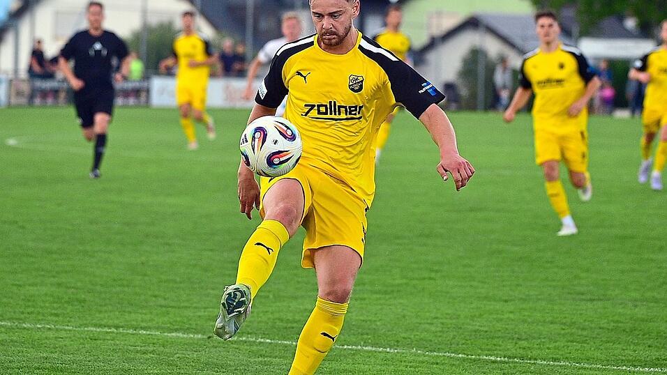 Daniel Steininger ist nach seiner Oberschenkelverletzung wieder fit. Der Vilzinger kam bereits gegen Memmingen zu einem Kurzeinsatz. Daniel Steininger ist nach seiner Oberschenkelverletzung wieder fit. Der Vilzinger kam bereits gegen Memmingen zu einem Kurzeinsatz.