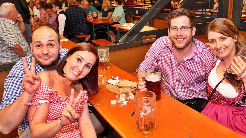 Auch am Freitag war super Stimmung am Ergoldinger Volksfest. Auch am Freitag war super Stimmung am Ergoldinger Volksfest.