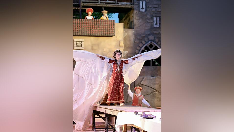 Eindr&uuml;cke von der Gruppe 'blau', die am Freitagabend die Drachenstich-Premiere gespielt hat.