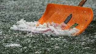 In Jena muss wegen des Schneefalls dieser Woche das Bundesliga-Spiel der Frauen gegen Bayern abgesagt werden. (Symbolbild)