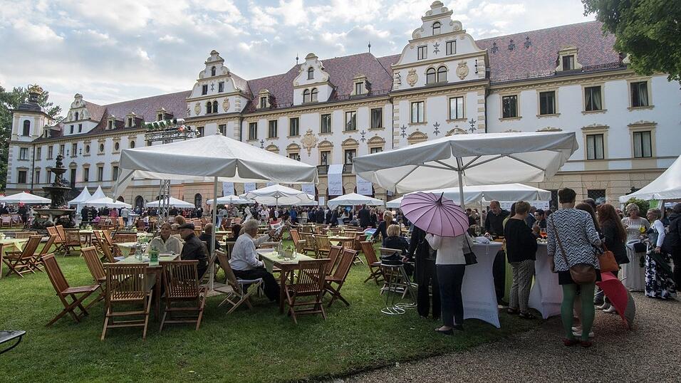 Der Garten im F&uuml;rstenschloss St. Emmeram w&auml;hrend der Thurn-und-Taxis-Schlossfestspiele.