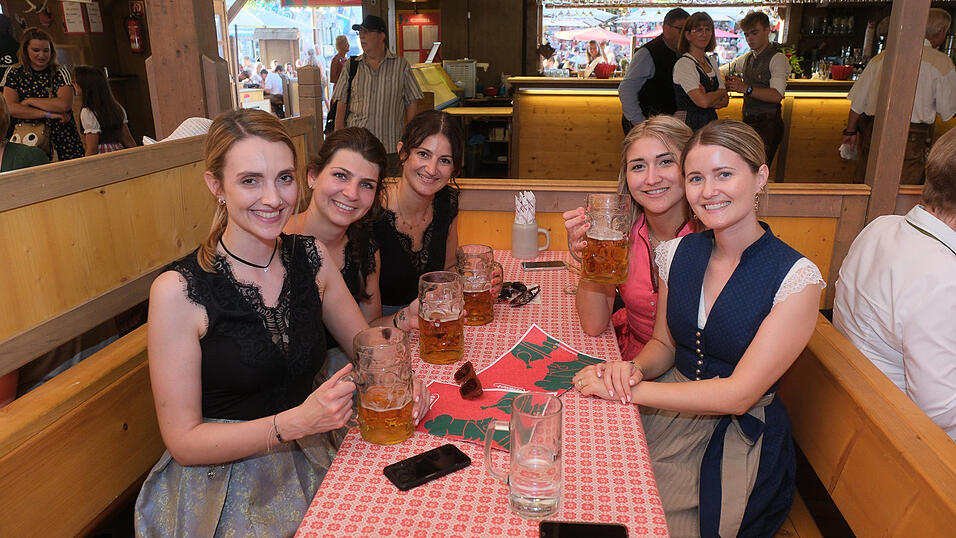 Die Partybilder vom Mittwoch, 16. August 2023, aus dem Festzelt Krönner. Die Partybilder vom Mittwoch, 16. August 2023, aus dem Festzelt Krönner.