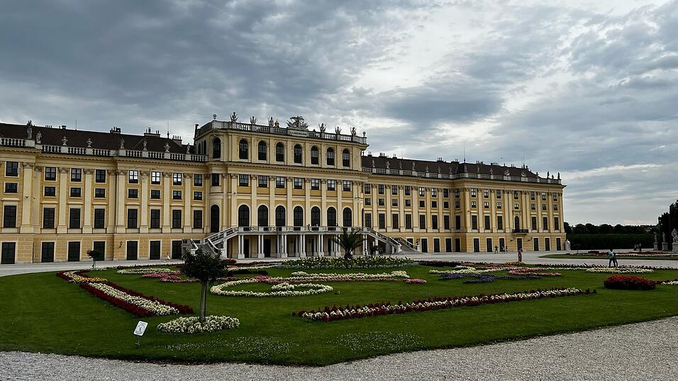 Das Schloss Schönbrunn im 'Schönbrunner-Gelb'.