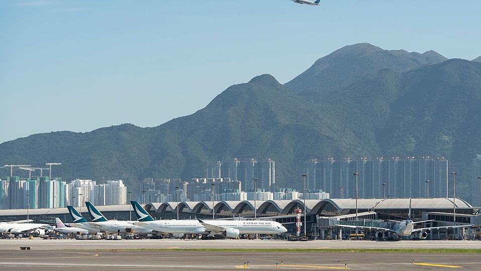 Der Flughafen in Hongkong ist ein wichtiges internationales Drehkreuz. (Archivbild) Der Flughafen in Hongkong ist ein wichtiges internationales Drehkreuz. (Archivbild)