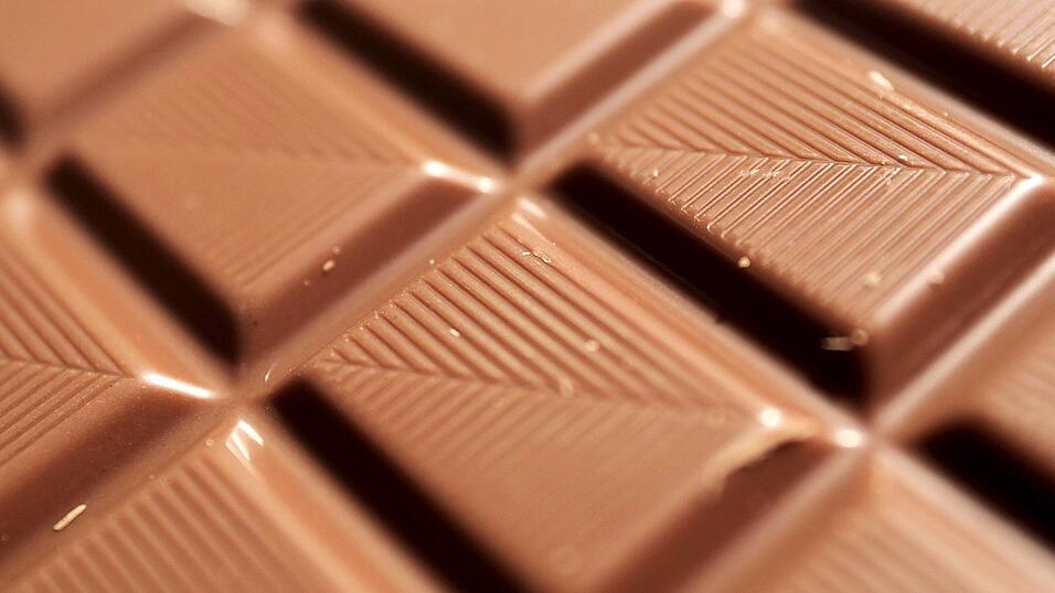Die Diebe haben es laut Polizei gezielt auf Schokolade abgesehen. (Symbolbild)