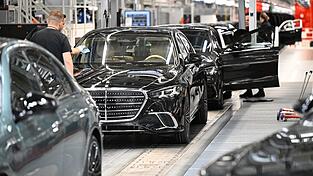 IG Metall ruft zu Protest bei Sparkurs bei Mercedes-Benz auf. (Archivbild) IG Metall ruft zu Protest bei Sparkurs bei Mercedes-Benz auf. (Archivbild)
