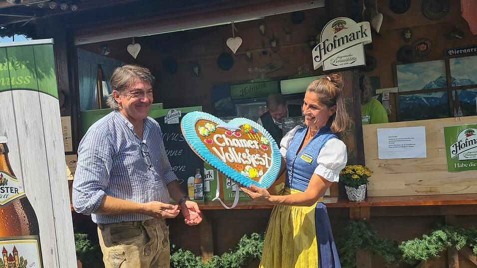 Marion Schieder, bekannte Moderatorin bei Antenne Bayern, besuchte am Donnerstag das Chamer Volksfest. Marion Schieder, bekannte Moderatorin bei Antenne Bayern, besuchte am Donnerstag das Chamer Volksfest.