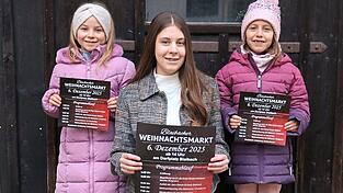 Emily Knobloch, Anna Ziereis und Anna Lekschas (v.li.) freuen sich schon auf den Blaibacher Weihnachtsmarkt am 6. Dezember.