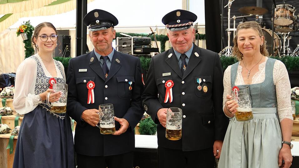 Die Feuerwehr Dörfling feiert einen Festauftakt nach Maß. So kann ein 125-jähriges Gründungsfest beginnen! Die Feuerwehr Dörfling feiert einen Festauftakt nach Maß. So kann ein 125-jähriges Gründungsfest beginnen!