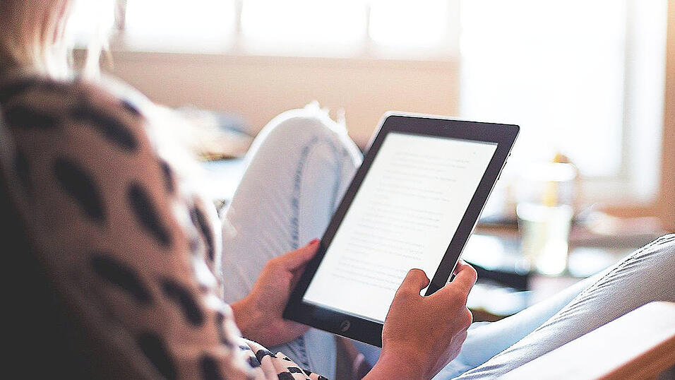 Leicht, handlich und hoher Lesekomfort: Ein eReader bringt viele Vorteile mit.