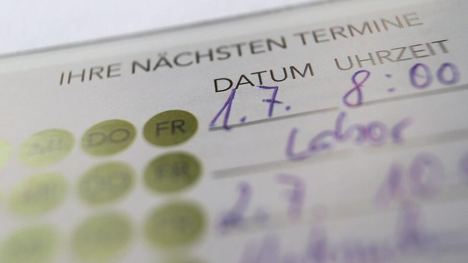 Termine bei Fachärzten bekommen viele Kassenpatienten erst nach Wochen. (Archivbild)